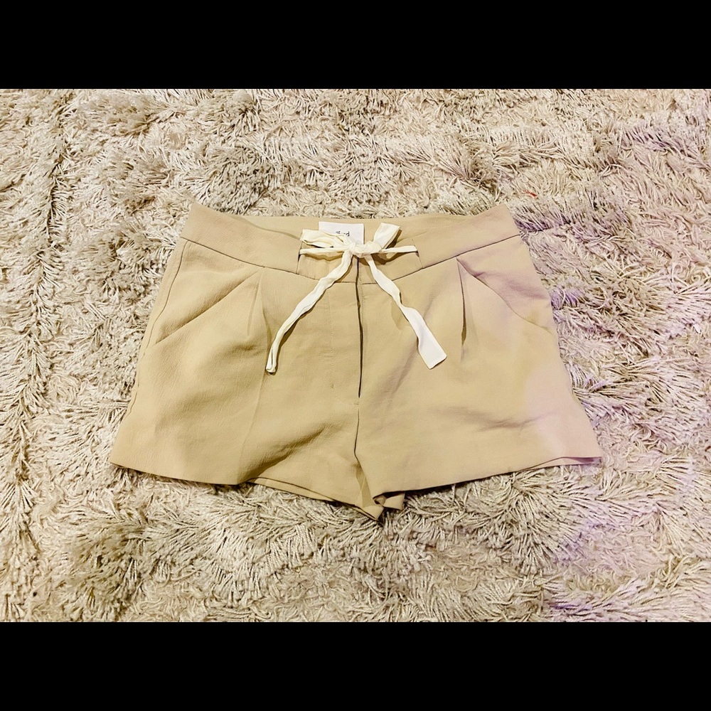 NWOT Aritzia Wilfred Exergue Shorts